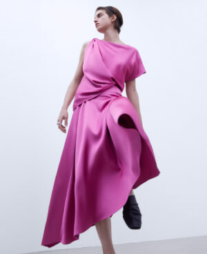 Total look Monocolor asimétrico rosa