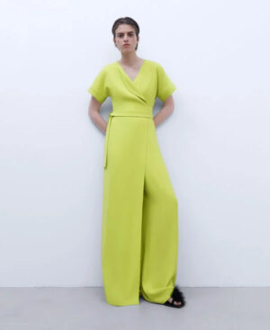 Mono monocolor con escote en pico