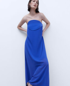 Vestido con escote asimétrico