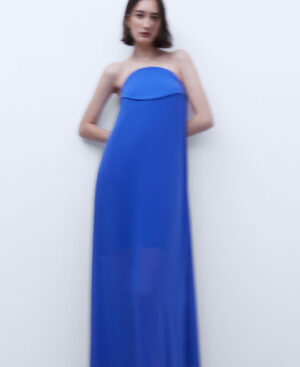 Vestido con escote asimétrico