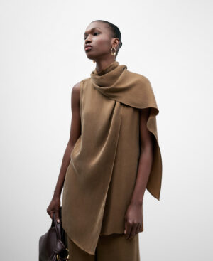 Total look monocolor asimétrico