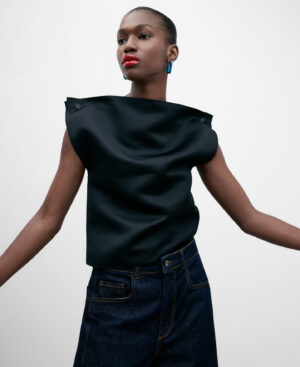 Total look poliéster negro