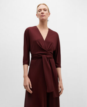 Mono rojo escote pico