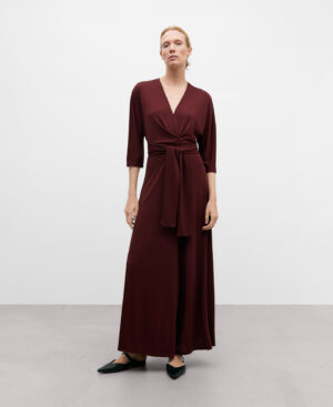 Mono rojo escote pico